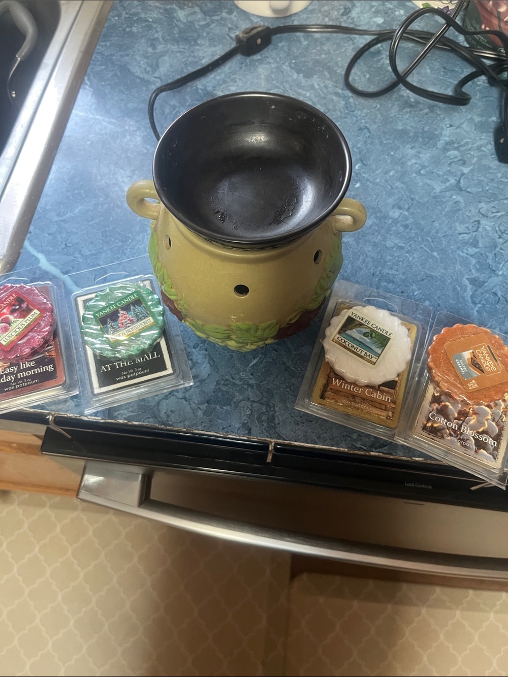 Yankee Candle Green Ceramic Wax Warmer with Black Bowl